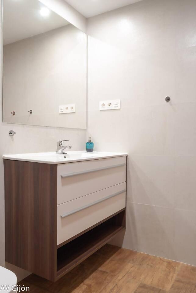 Av Begona 4 Centro Apartment Gijon Bagian luar foto