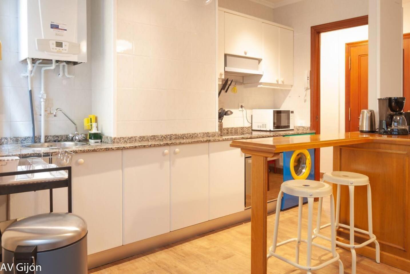 Av Begona 4 Centro Apartment Gijon Bagian luar foto